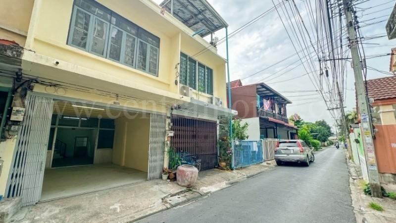 ทาวน์เฮ้าส์ 3 ชั้น ซอย กรุงเทพ - นนทบุรี 23 (จันทร์เกษม) ราคาถูกมาก 2