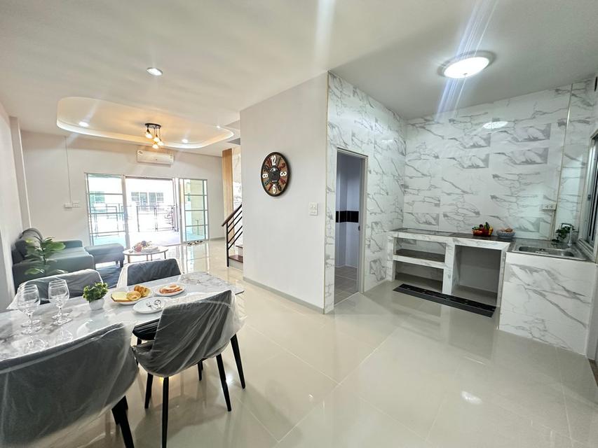 เต็มสิริพรีว่า ประชาสำราญ 9