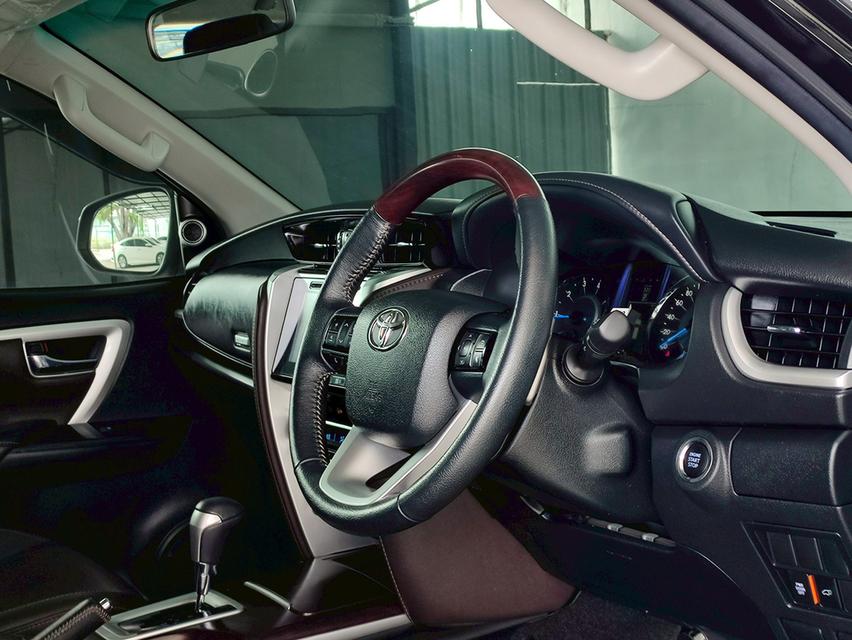 Toyota New Fortuner 2.4 V 2WD ปี 2018 12