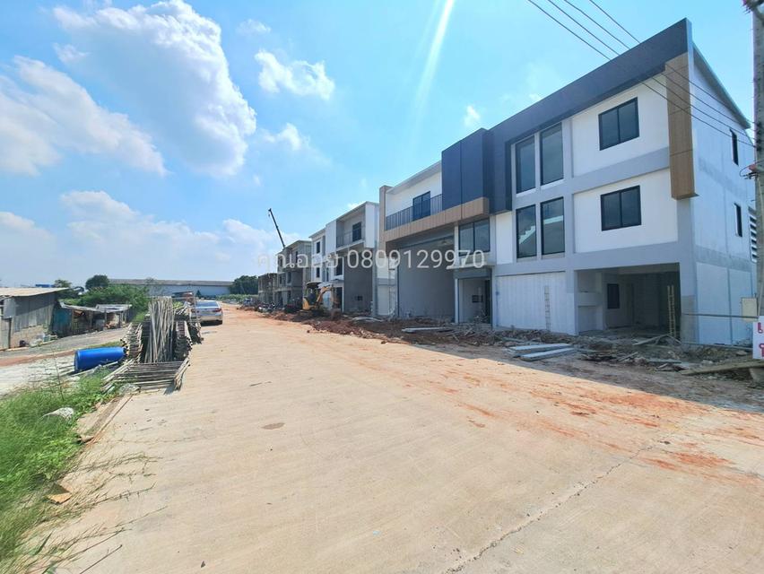 ขายโรงงานและให้เช่าโรงงานพร้อมออฟฟิศ พื้นที่สีม่วงแท้ ขอใบรง.4ได้ มือหนึ่ง พื้นที่ 810 ตรม. ตำบลแคราย สมุทรสาคร ถนนเศรษฐกิจ ใกล้ถ.พุทธสาครและบางบอน5 9