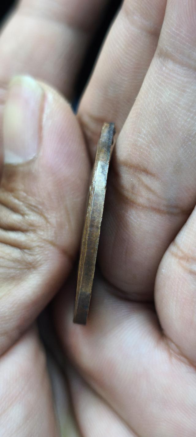 เหรียญอาจารย์ฝั้น รุ่นแรกเนื้อทองแดง 7