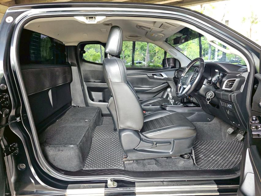 Isuzu D-MAX 3.0 DDI Z VCROSS SPACECAB 4WD (เกียร์ธรรมดา) 13
