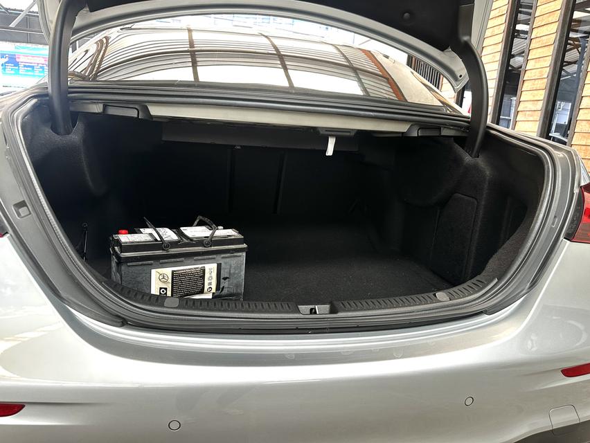 BENZ E220d 2.0 AMG SPORT จดทะเบียนปี 2022 15