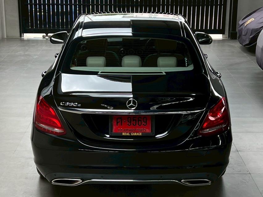 Mercedes-Benz C350e Exclusive Sedan 11