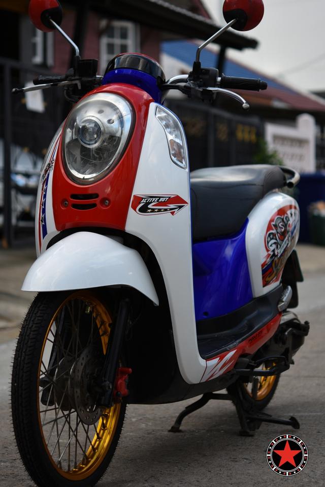 Honda SCOOPY I 2012