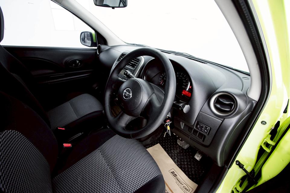 NISSAN MARCH 1.2 E LIMITED 2015  9