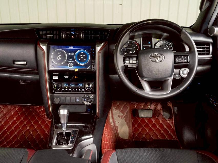 Toyota Fortuner 2.4 Legender 4WD ปี 2021 7