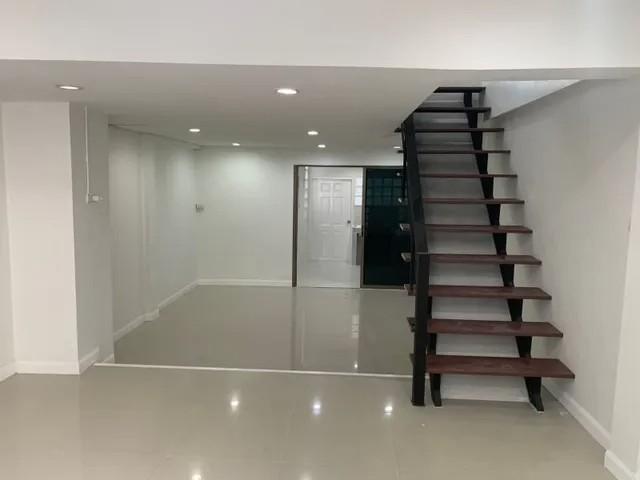 ทาวน์โฮม 3 ชั้น รีโนเวทใหม่ พร้อมอยู่ ใกล้รถไฟฟ้าสายสีชมพู ทำเลรามอินทรา หมู่บ้านธันยกานต์ ซอยรามอินทรา 14 (ซอยมัยลาภ) 2