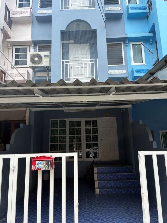ขาย/ให้เช่า ทาวน์เฮาส์ 3 ชั้น รีโนเวทใหม่ – ซอยเรวดี 62 นนทบุรี ทำเลดี ใกล้กระทรวงสาธารณสุข และรถไฟฟ้าสายสีม่วง 1