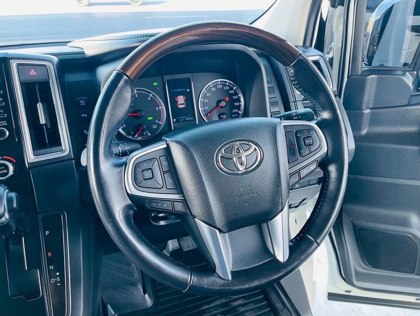 รหัสรถ PB566 TOYOTA MAJESTY 2.8 ปี 2021  สีขาว 8