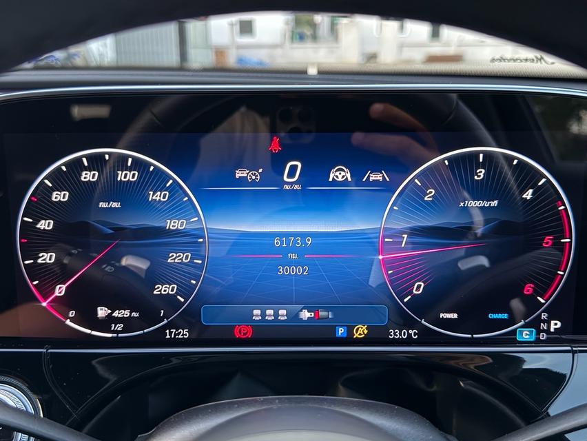 Mercedes-Benz E220d AMG Lineปี 2024 สีดำ เลขไมล์ 30,000 กม.💰ราคา 2,750,000 บาท📍Warranty: หมด 30/08/2027 รูปที่ 17