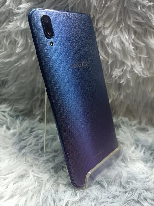 โทรศัพท์มือถือราคาเบาๆ Vivo V11 2