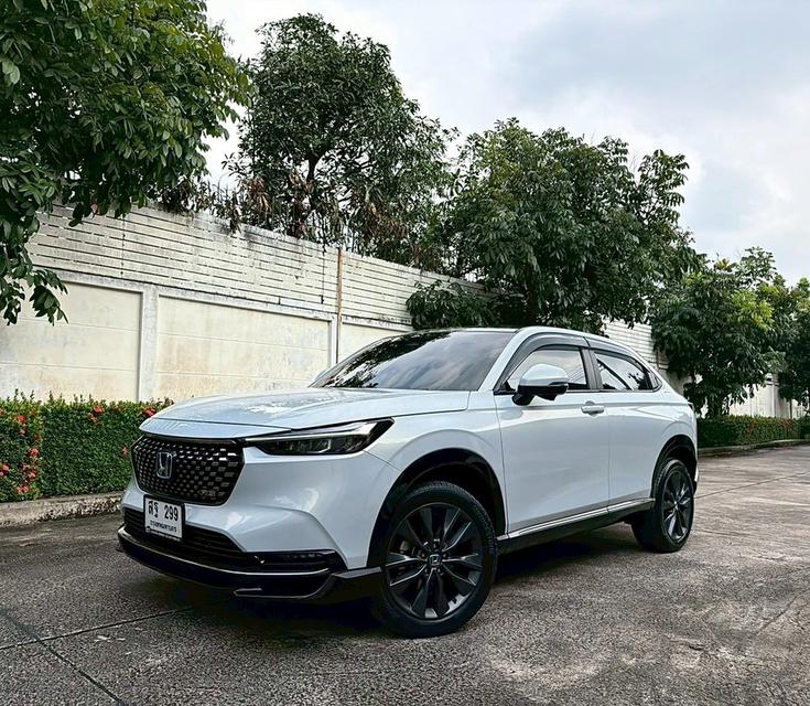Honda HRV eHEV RS Top สีขาวซันไลท์ ปี23✨มือเดียวป้ายแดง ไมล์ 47,xxx โล เข้าศูนย์ทุกระยะ สีเดิมทั้งคัน