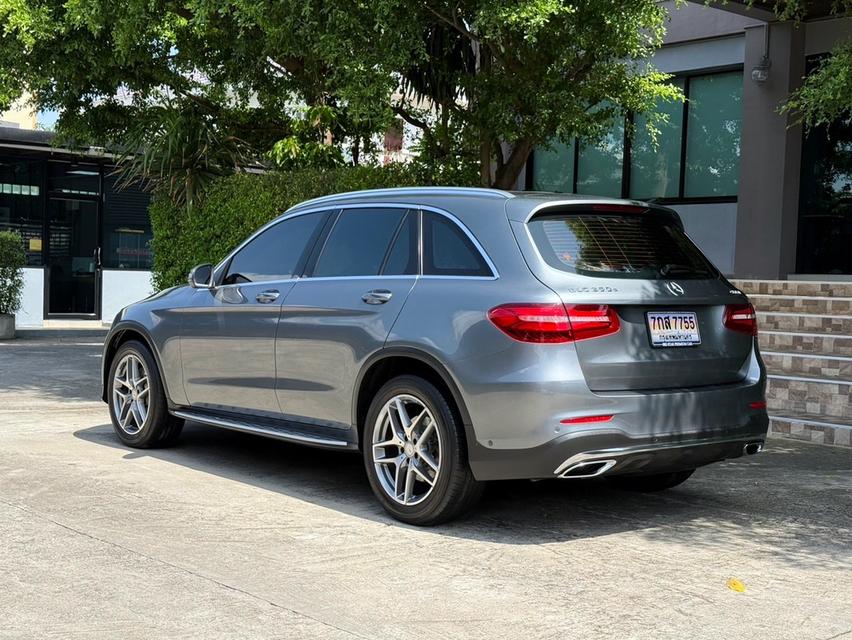 2017 BENZ GLC 250D AMG รถมือเดียวออกป้ายแดง รถวิ่งน้อย เข้าศูนย์ทุกระยะ ไม่เคยมีอุบัติเหตุครับ 6