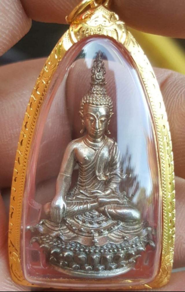 พระพุทธเลี่ยมทอง