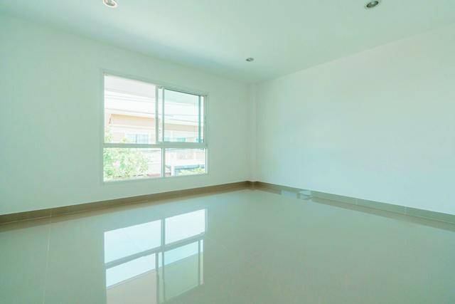 โลตัส พลัสมอลล์ อมตะ 1.6 กม. ให้เช่า ทาวน์โฮม 2 ชั้น หน้ากว้าง 8 เมตร เท่ากับ2คูหา นิคมอมตะนคร 1.2 กม.หน้ากว้างพิเศษ ทำเ 8