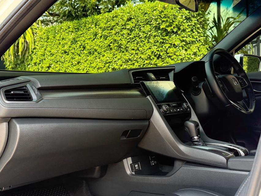 2019 HONDA CIVIC FK 1.5 TURBO รถมือเดียว รถวิ่งน้อยเพียง 60,000 กม สภาพป้ายแดง ประวัติศูนย์ครบ  รถไม่เคยมีอุบัติเหตุครับ รูปที่ 11