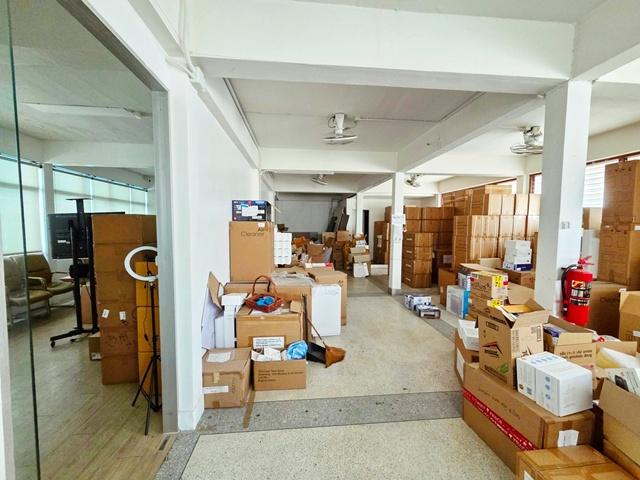 4คูหาทะลุถึงกัน 3 นอน แม็คโคร สาทร 200ม. สภาอุตสาหกรรม 250ม. หัวมุม BTSเซนต์หลุยส์ 1.3กม. 33 ตร.วา. 525 ตร.ม. เซ็นทรัล ส 7