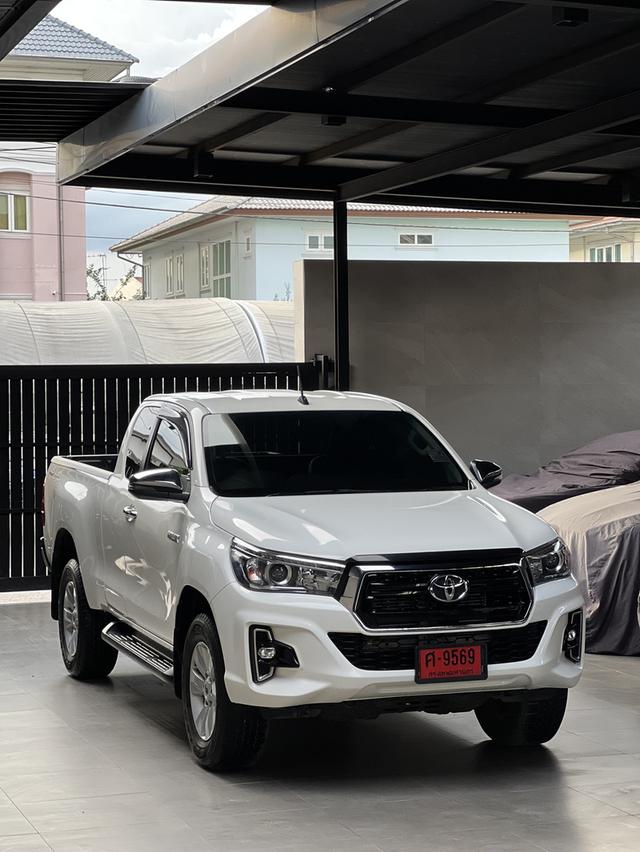 Toyota Hilux Revo 2.4 E