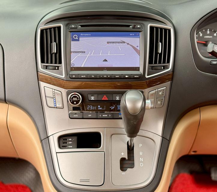HYUNDAI H1 DELUXE 2018 17