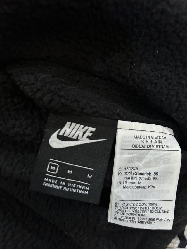Nike Reversible Fleece Coat jacket Black.Details : Biglogo ใส่ได้2ด้าน เฟี้ยวๆเลยครับกันลมกันเเดดกันหนาว📌📌📌Size: M 25.5/27.5
