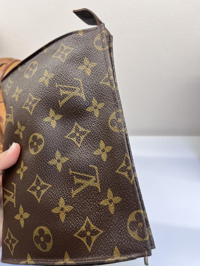 กระเป๋าแบรนด์เนม Luis Vuitton vintage clutchh แท้ เดิมๆ พร้อมใช้ลายชัดแคนวสาสสวยซับในเมีลอกนิดหน่อยไม่มีผลต่อการใช้งานใส่โทรศัพท์ได้ เครื่องสำอางค์ได้ รูปที่ 5