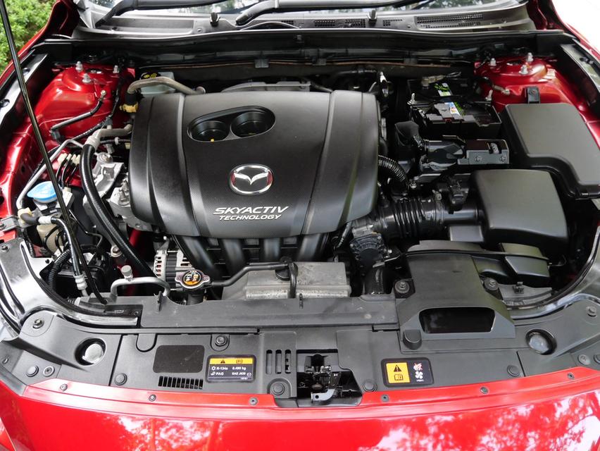 MAZDA 3 2.0S Spotsปี 2015 เข้าศูนย์ทุกระยะ อุปกรณ์ครบ บุ๊คเซอร์วิส กุญแจ2ดอก  7