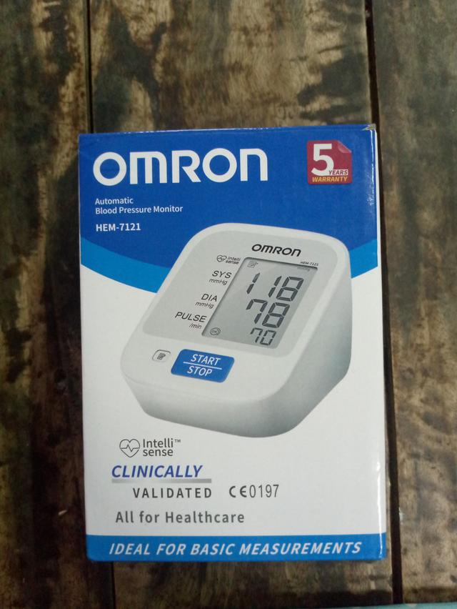 เครื่องวัดความดันโลหิต OMRON HEM-7121