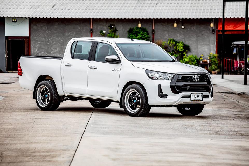 TOYOTA HILUX REVO 2.4 E DOUBLE CAB สีขาว ปี 2018