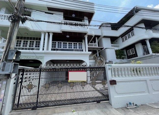 ให้เช่าทาวน์โฮม 4 ชั้น / พหลโยธิน 32 เสนานิคม 1 ซอยต้น ๆ เข้าซอย 100 เมตร / จอดรถ 2-3 คัน 7