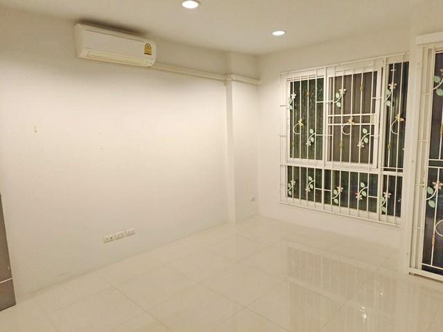 รามคำแหงปลาย MRTราษฎร์พัฒนา 900ม. ให้เช่า อาคารพาณิชย์ ใหญ่มาก 4 ชั้น 29ตรว. รถ 6ล้อ เข้าออกได้ 350ตรม. 4นอน 4น้ำ มิสทีน 5