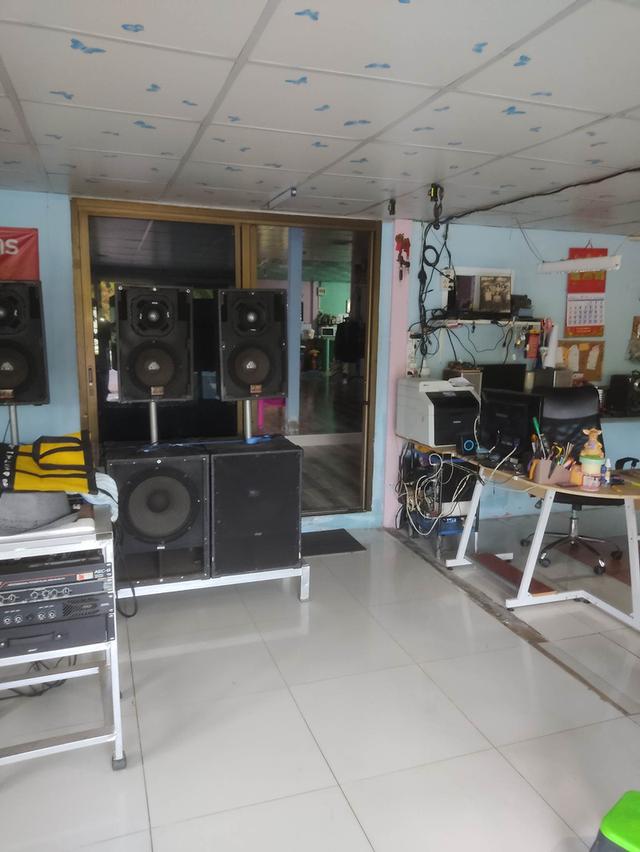 ขายบ้านพร้อมกิจการ ขนส่ง ถ่ายเอกสาร ฯลฯ และโรงสี บ้าน 3ห้องนอน 2 ห้องน้ำ ออฟฟิต ห้องโถง ครัว เป็นที่ดิน สองแปลง บ้าน 250ตารางวา โรงสี 275 ตารางวา ขาวร 19