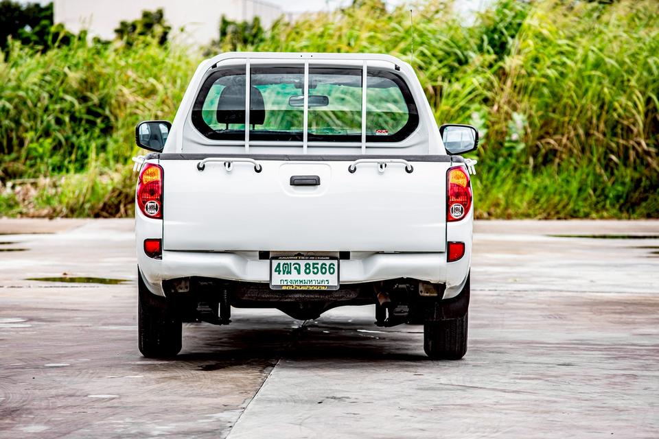 Mitsubishi Triton SingleCab 2.4 GL ปี 2010 เบนซิล สีขาว เกียร์ธรรมดา 7