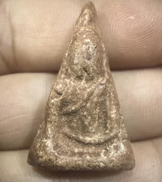 สมเด็จนางพญาพิษณุโลกพิมพ์เข่าตรง