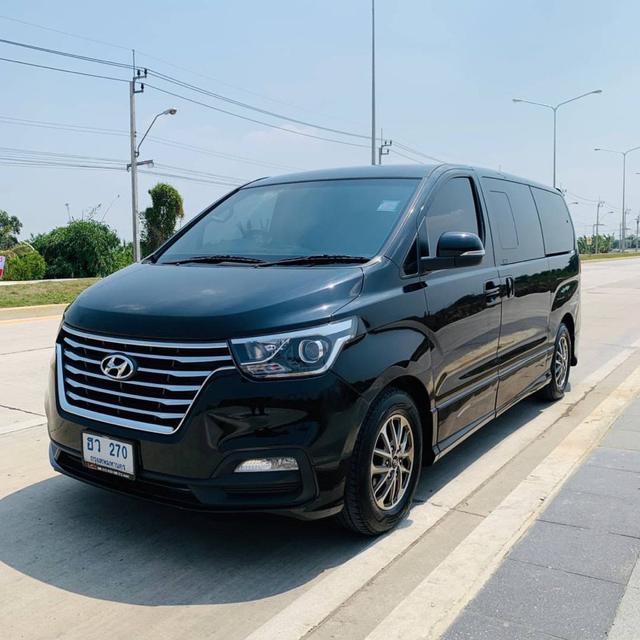 HYUNDAI H1 2.5 ELITE VIP MNC ปี 2019   แต่ง vip มาครบ ประตูไฟฟ้า 1 ข้าง  2