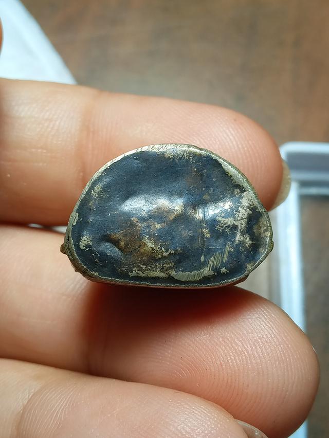 หล่อหลวงพ่อเงินเลี่ยมโบราณ้ก่าหิ้งคะองค์นี้