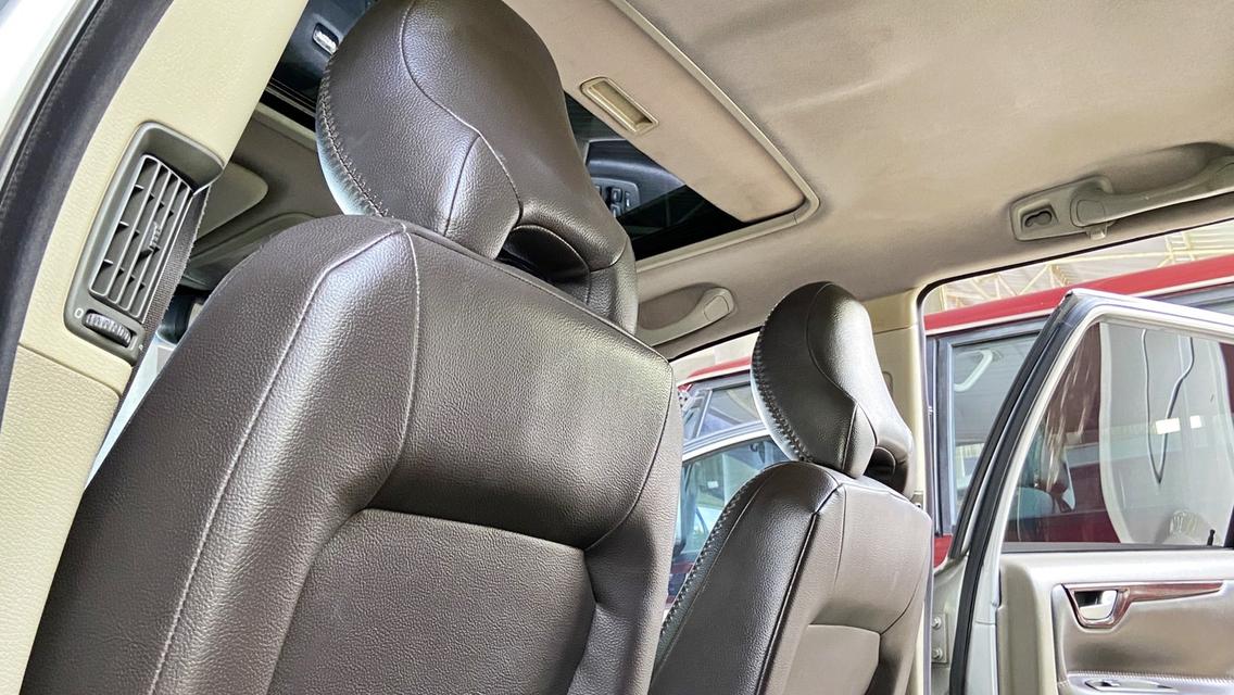 VOLVO V70XC 6