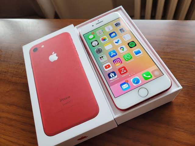 iPhone 7 128GB Red 3