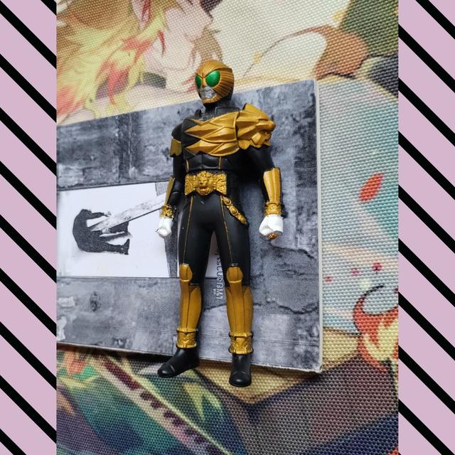 ไม่ใช่บทกวี เพียงการปลอมแปลงที่พอจะมีฝีมืออยู่บ้าง : วิวัฒน์ เลิศวิวัฒน์วงศา (กวีนิพนธ์)