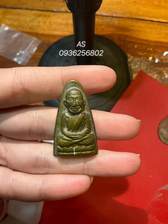 หลวงปู่ทวดพิมพ์ใหญ่ ปี2505 หลังหนังลือมีตัว ทำ สถาณะ : พระเก่า ราคา	: เปิด 4990  บาท รายละเอียด	: หลวงปู่ทวดพิมพ์ใหญ่ ปี2505 หลังหนังลือมีตัว ท