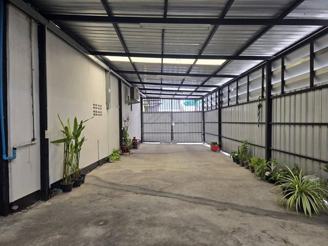 ให้เช่าโกดังพร้อมออฟฟิศ 490 ตร.ม ซอยลาดพร้าว 38 ใกล้ MRT ลาดพร้าว 850 เมตร เหมาะสำหรับทำออฟฟิศ ศูนย์กระจายสินค้า โกดังเก 3