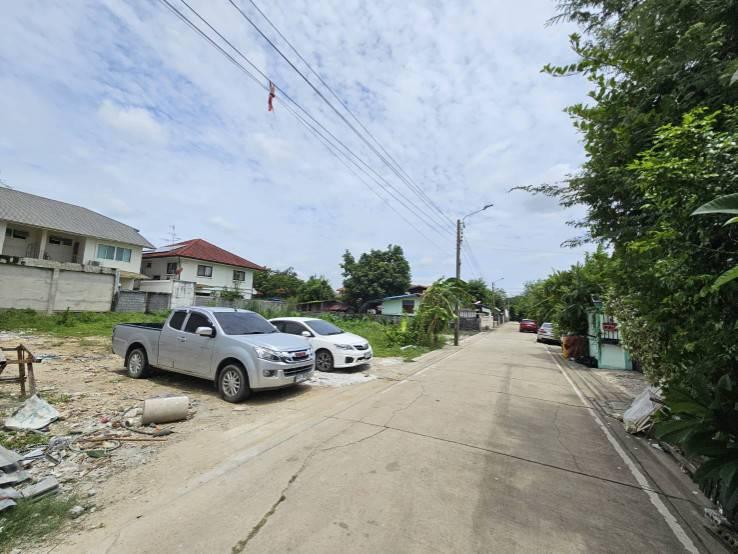 ขายที่ดิน ซอยติวานนท์24 แยก11 ถมแล้วบางส่วน  ใกล้สถานีรถไฟฟ้าแคราย 4