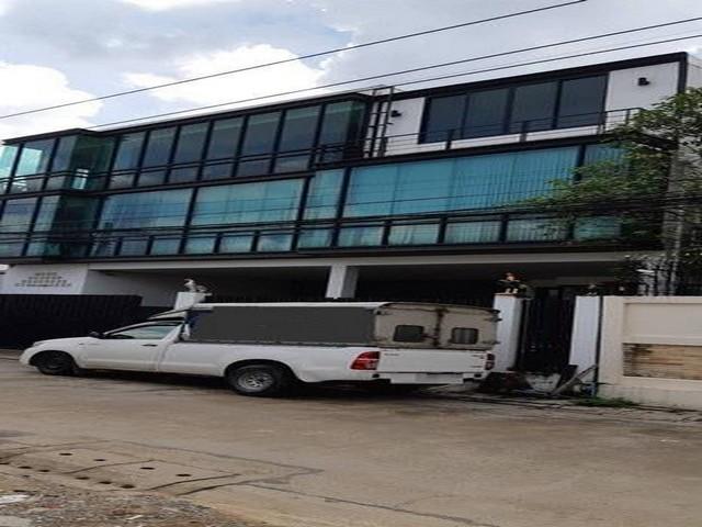 PB5935ขายอาคารสำนักงาน 3 ชั้น โกดัง โรงงานขนาดเล็ก SME สภาพสวยใหม่ ซอยลาดพร้าว 101 ใกล้วัดบึงทองหลาง 6