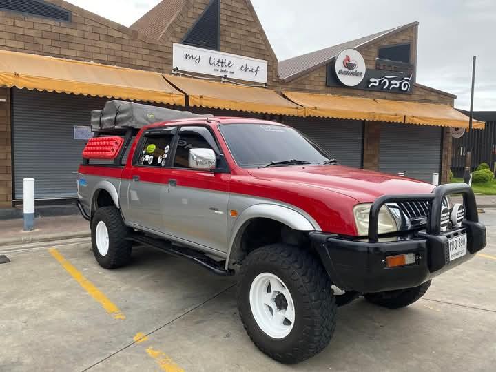 Mitsubishi Strada Grandis สีแดง 3