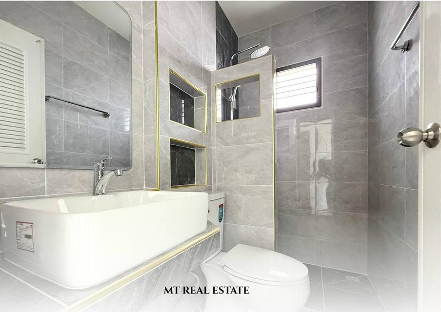 ทาวน์เฮ้าส์/บ้านเดี่ยว 11