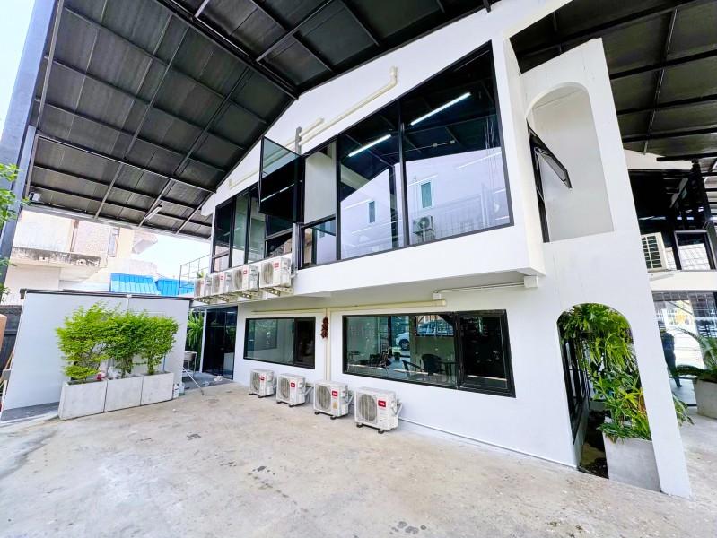 พร้อมลานจอดรถได้ 12 คัน MRT โชคชัย4 1.86 กม.MRT สุทธิสาร 2.45กม. ให้เช่าอาคารสำนักงาน 2 ชั้น ย่านรัชดา ลาดพร้าว 4นอน 100 1