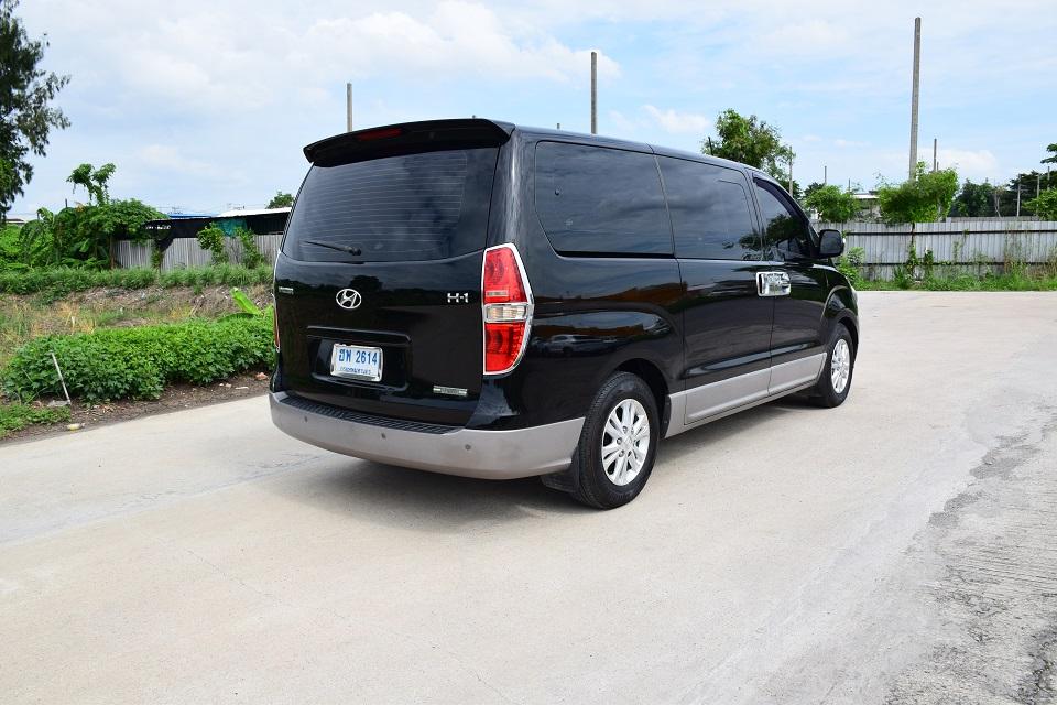 เพียง359000บาท HYUNDAI H-1 ดีลักปี2011 สีดำเบาะหนังแท้ 11ที่นั่งเครื่อง2500ดีเซลTURBO เกียร์ออโต้ เมาติฟังชั่นส์ วิ่ง 142xxxกิโลเมตร โทร 0957401229 รูปที่ 16
