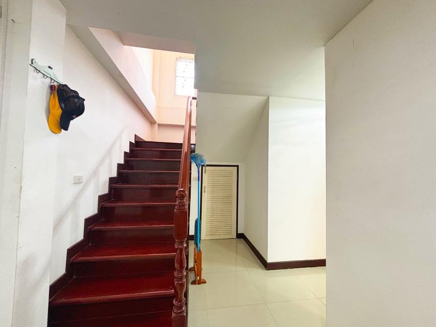 หมู่บ้านภิภาพร 2 ถนนเลียบคลอง 5 ต.คลองห้า อ.คลองหลวง จ. ปทุมธานี 13