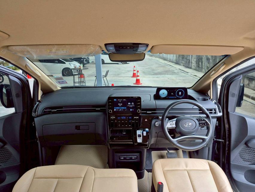 Hyundai Staria 2.2Sel ปี2/ 10