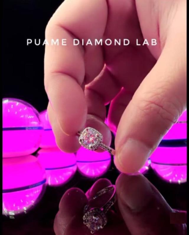 แหวนเพชร เหมาะสำหรับการหมั้นงานแต่ง หรือของขวัญสุดพิเศษให้คนที่คุณรัก พร้อมใบรับประกันสินค้าทุกชิ้น - ปุอามี่ Diamond Lap Rama2 (083-2469526)